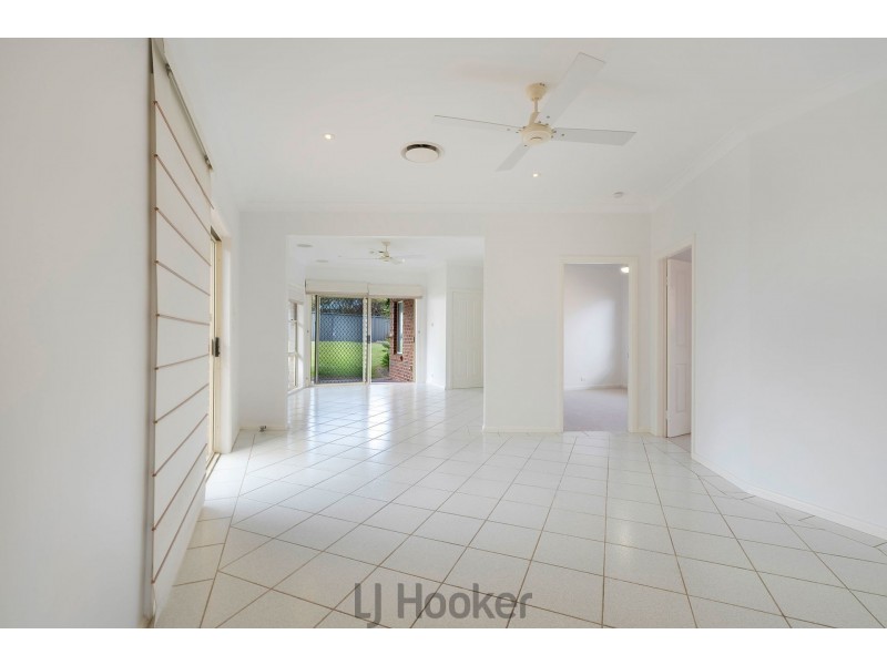 16 Kentmere Drive, Lakelands NSW 2282