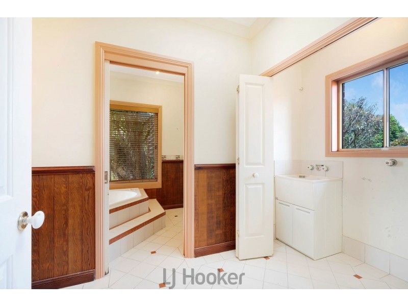 16 Kentmere Drive, Lakelands NSW 2282