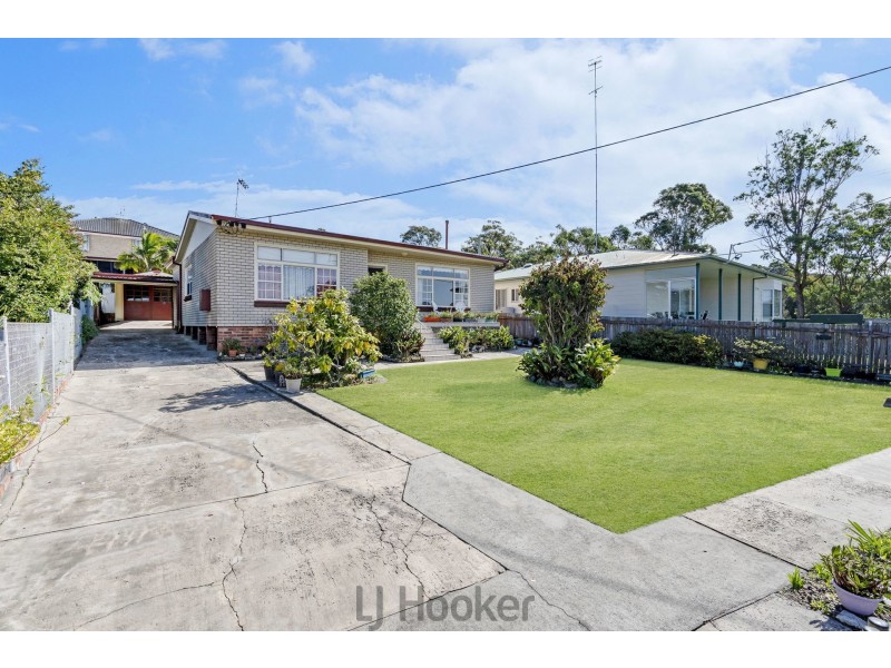 42 Floraville Road, Belmont North NSW 2280