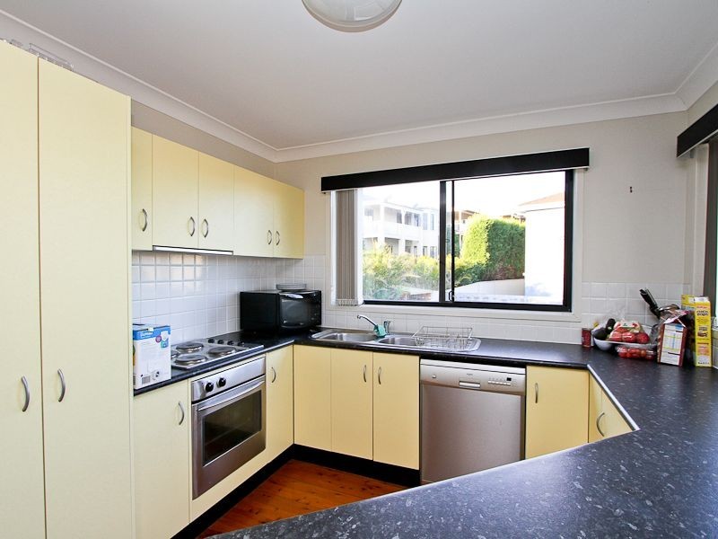 69 Geraldton Drive, Redhead NSW 2290