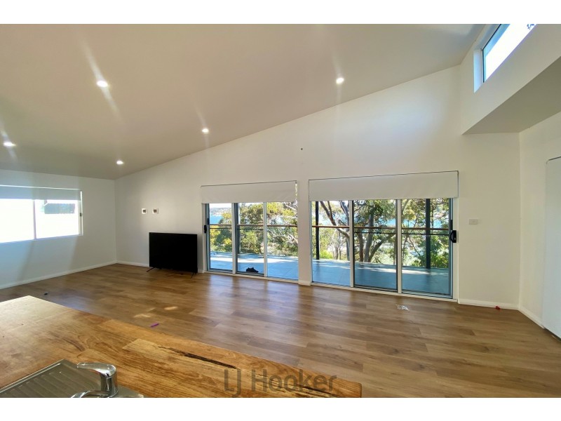 38 Sunlight Parade, Fishing Point NSW 2283