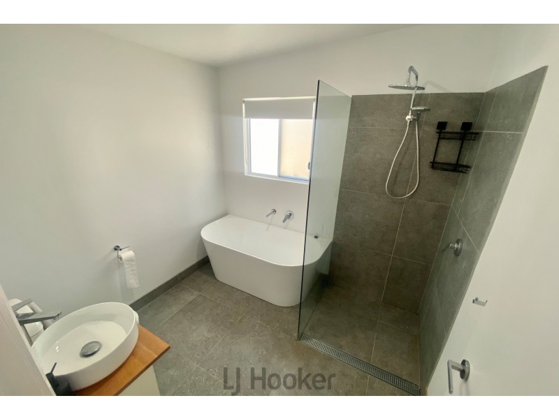 38 Sunlight Parade, Fishing Point NSW 2283