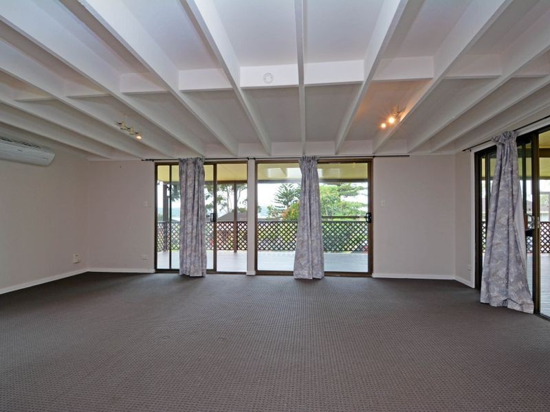 9 Sunlight Parade, Fishing Point NSW 2283