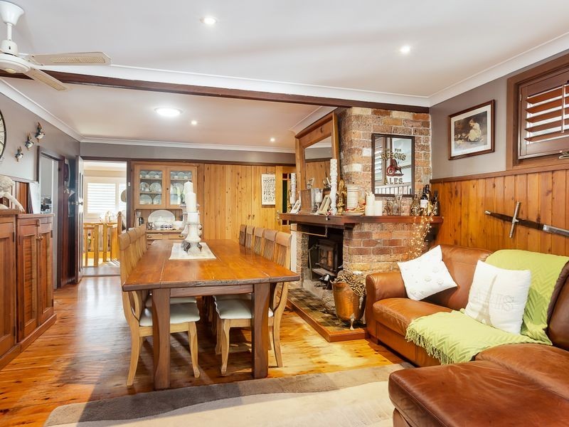 4 Coronation Street, Warners Bay NSW 2282