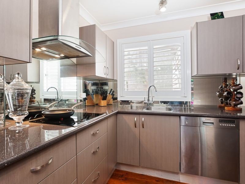 4 Coronation Street, Warners Bay NSW 2282