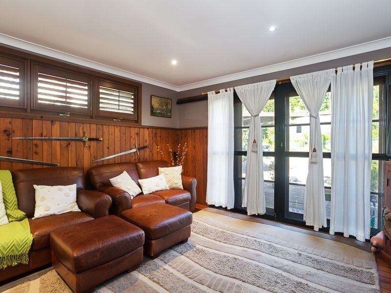 4 Coronation Street, Warners Bay NSW 2282