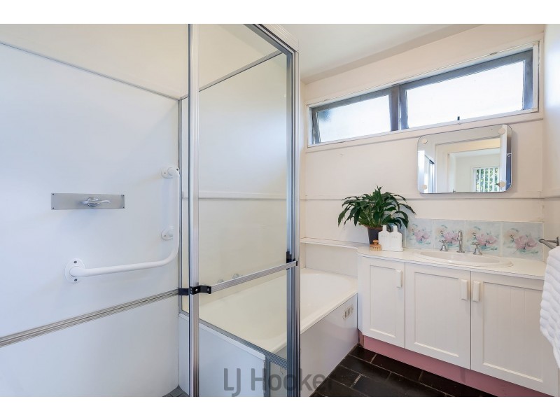 8 Barbara Street, Warners Bay NSW 2282