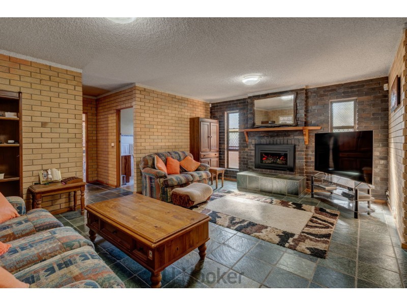 138 Cherry Road, Eleebana NSW 2282