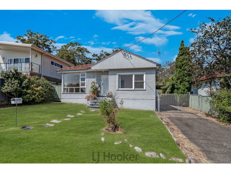 8 Panorama Parade, Warners Bay NSW 2282