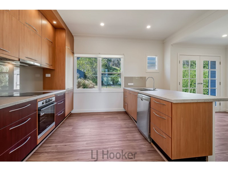 8 Panorama Parade, Warners Bay NSW 2282