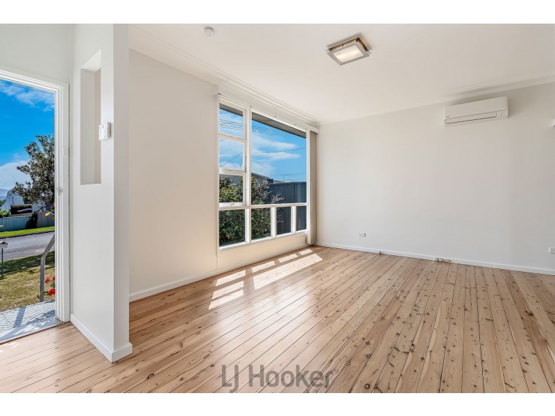 8 Panorama Parade, Warners Bay NSW 2282