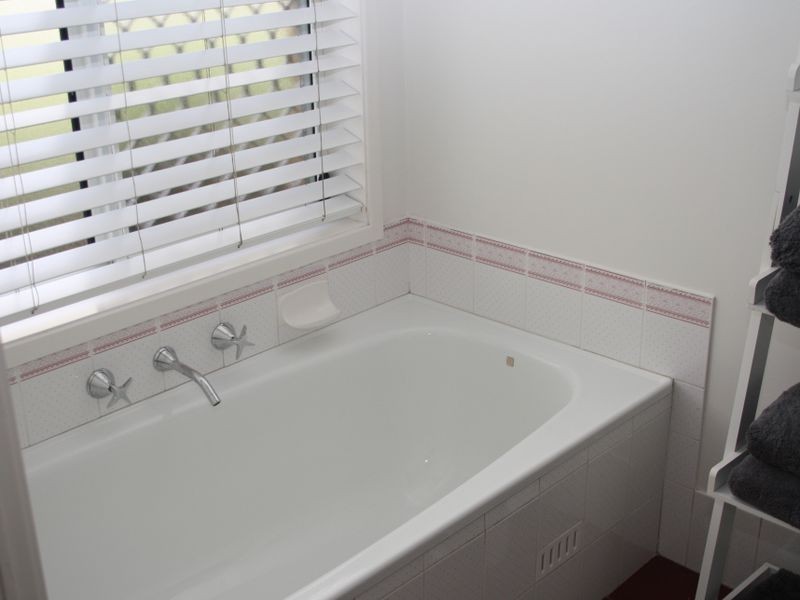 2 Excalibur Parade, Valentine NSW 2280