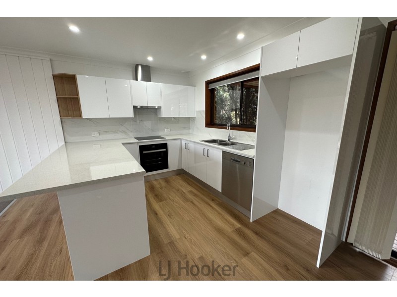 4 Kembla Close, Toronto NSW 2283