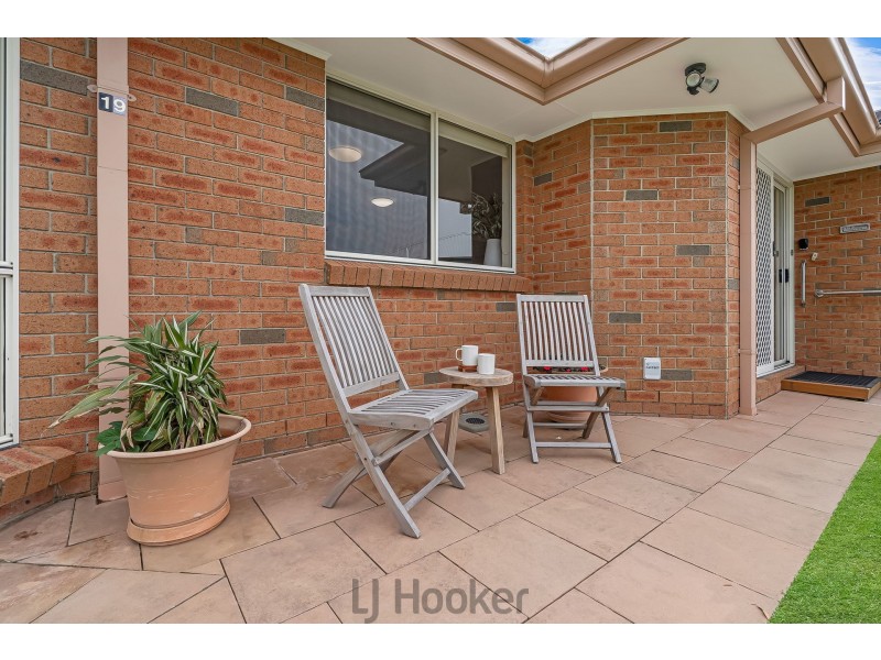 19 Outlook Close, Mount Hutton NSW 2290