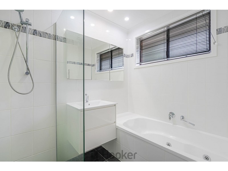 10 Leasingham Close, Eleebana NSW 2282