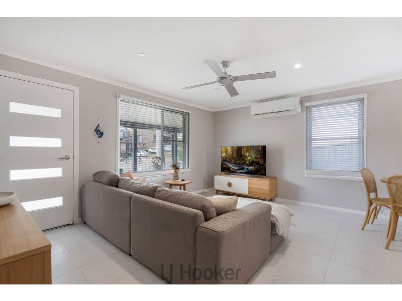 8 Quigley Road, Bolton Point NSW 2283