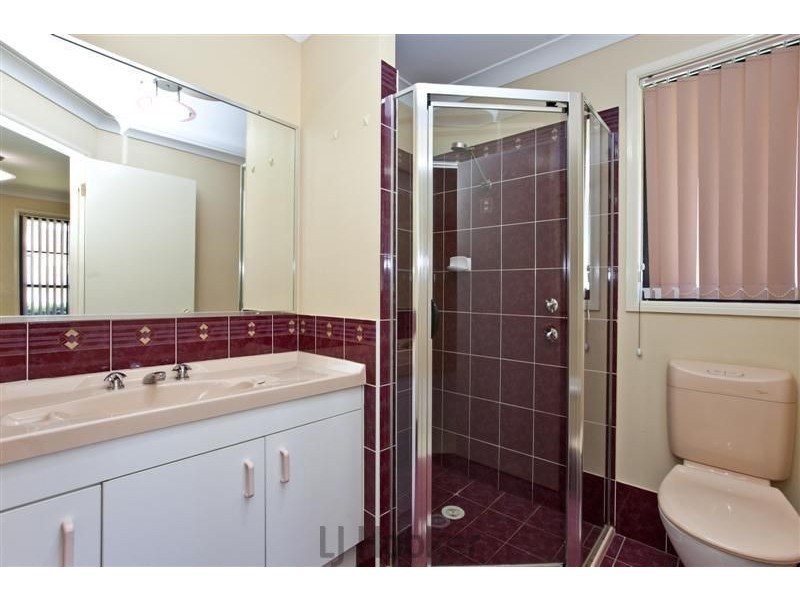 17 Myles Avenue, Warners Bay NSW 2282