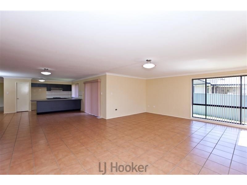 17 Myles Avenue, Warners Bay NSW 2282