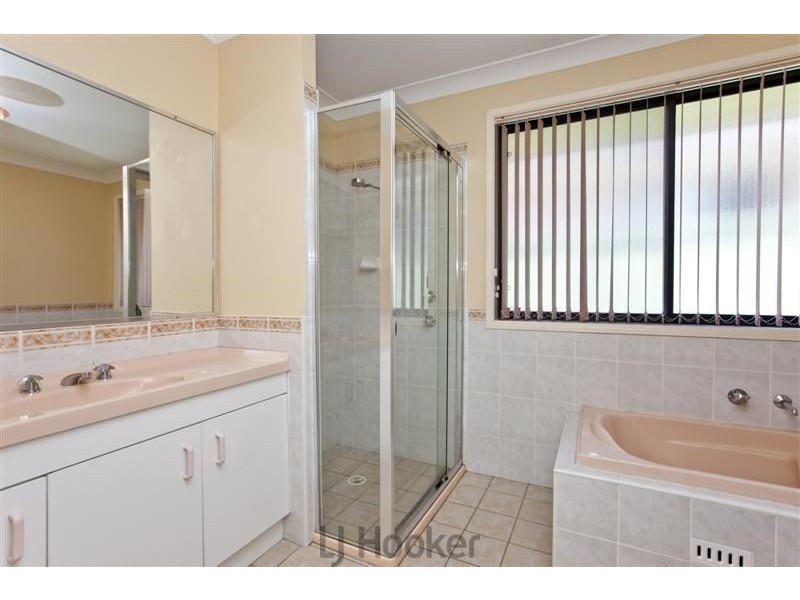 17 Myles Avenue, Warners Bay NSW 2282