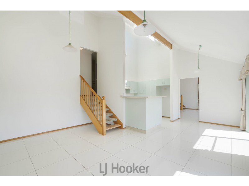 4 Calgarth Court, Lakelands NSW 2282