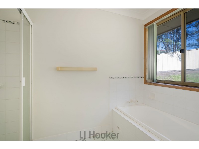 4 Calgarth Court, Lakelands NSW 2282