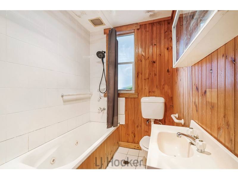 68 Coral Crescent, Gateshead NSW 2290