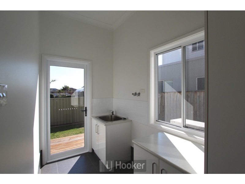 37 Seaside Circuit, Caves Beach NSW 2281