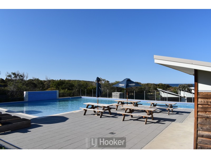 37 Seaside Circuit, Caves Beach NSW 2281