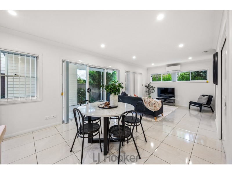 2/212 Warners Bay Road, Mount Hutton NSW 2290