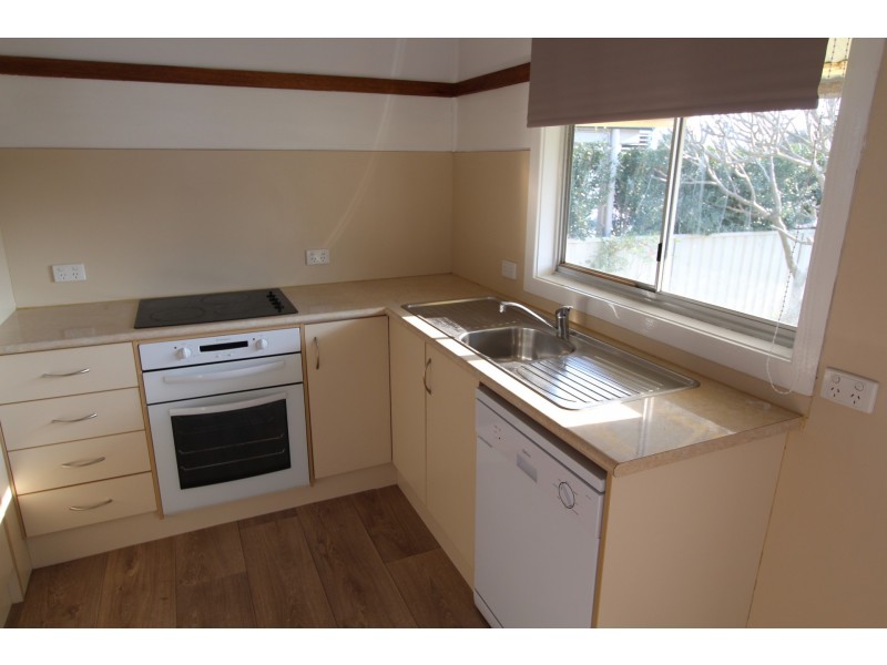 11 Robb Street, Belmont NSW 2280