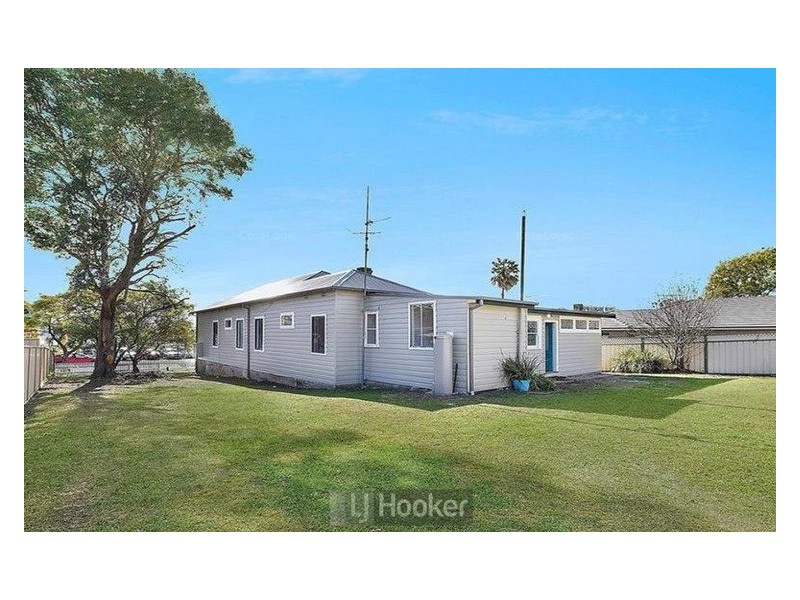 2/243 Maitland Road, Cessnock NSW 2325