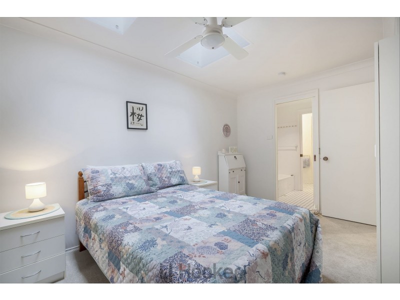 2/4 Deal Street, Mount Hutton NSW 2290