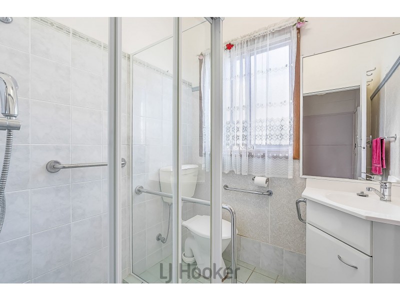 10 St Johns Drive, Croudace Bay NSW 2280