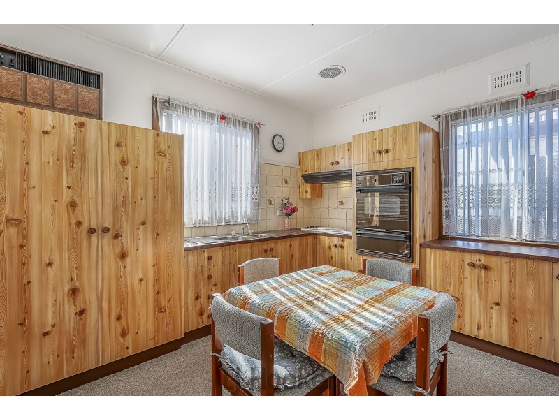 10 St Johns Drive, Croudace Bay NSW 2280