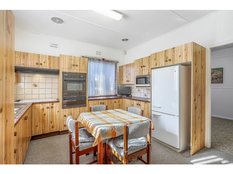 10 St Johns Drive, Croudace Bay NSW 2280