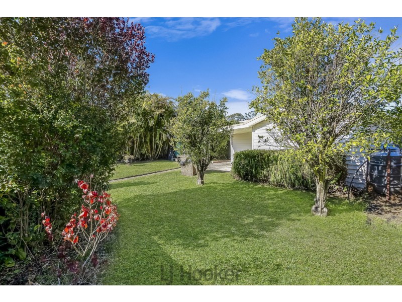 10 St Johns Drive, Croudace Bay NSW 2280