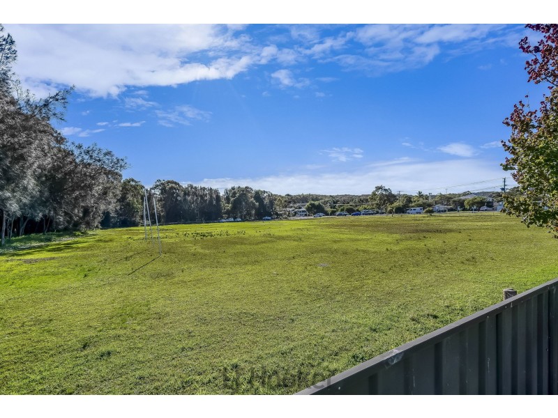 10 St Johns Drive, Croudace Bay NSW 2280