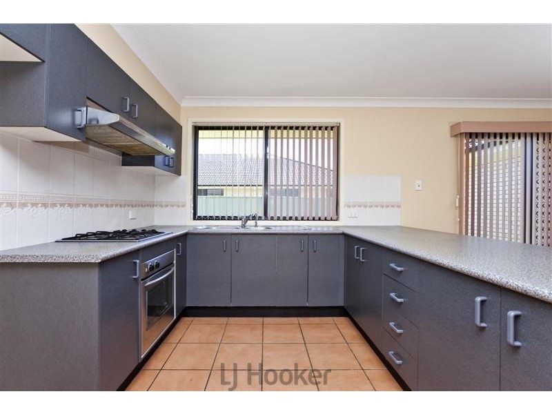 17 Myles Avenue, Warners Bay NSW 2282