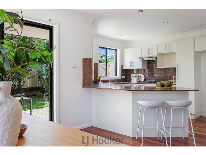 1/18 Geraldton Drive, Redhead NSW 2290