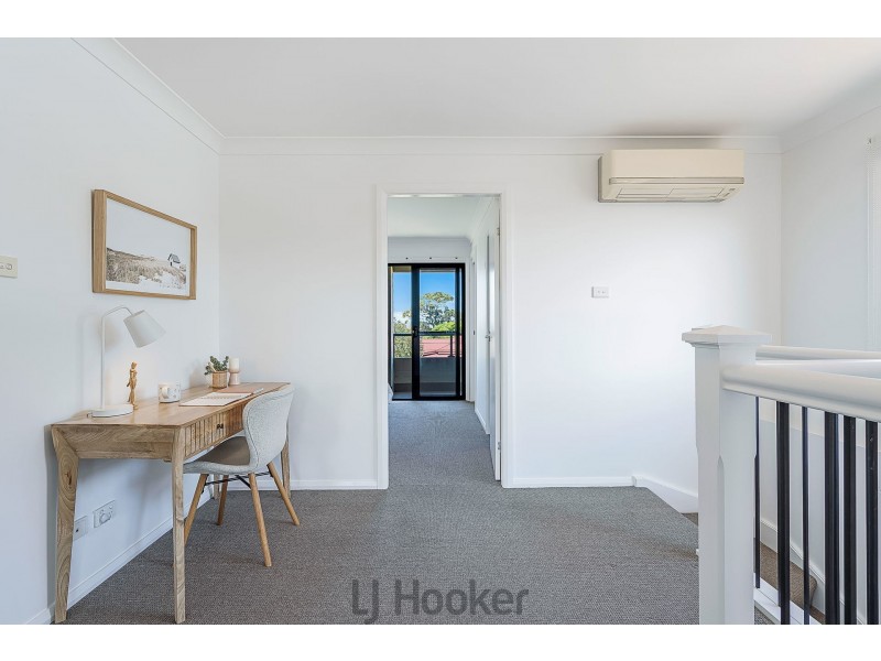 1/18 Geraldton Drive, Redhead NSW 2290