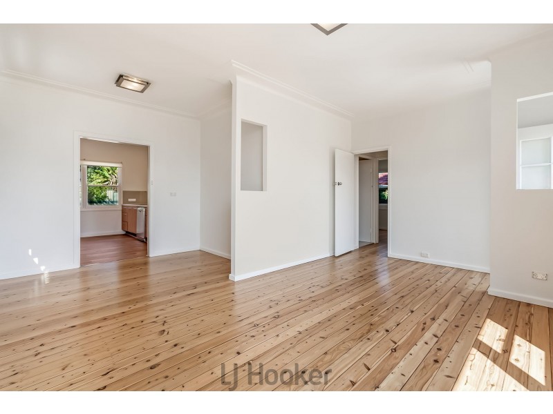 8 Panorama Parade, Warners Bay NSW 2282