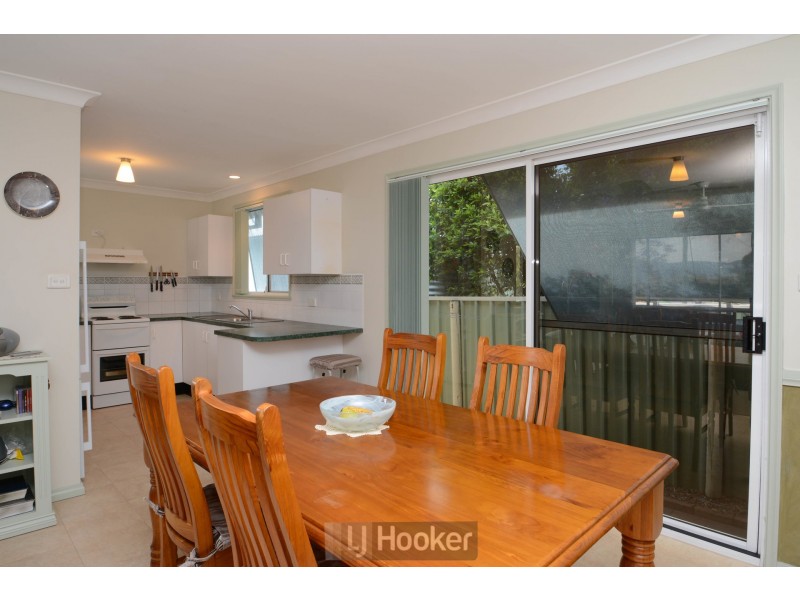 2a Lake Road, Fennell Bay NSW 2283