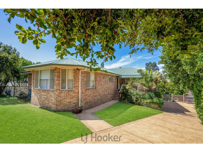 11 Rosebery Avenue, Macquarie Hills NSW 2285