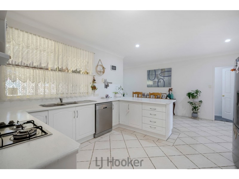 11 Rosebery Avenue, Macquarie Hills NSW 2285