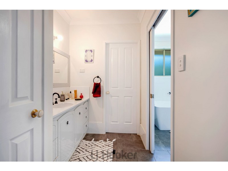 11 Rosebery Avenue, Macquarie Hills NSW 2285