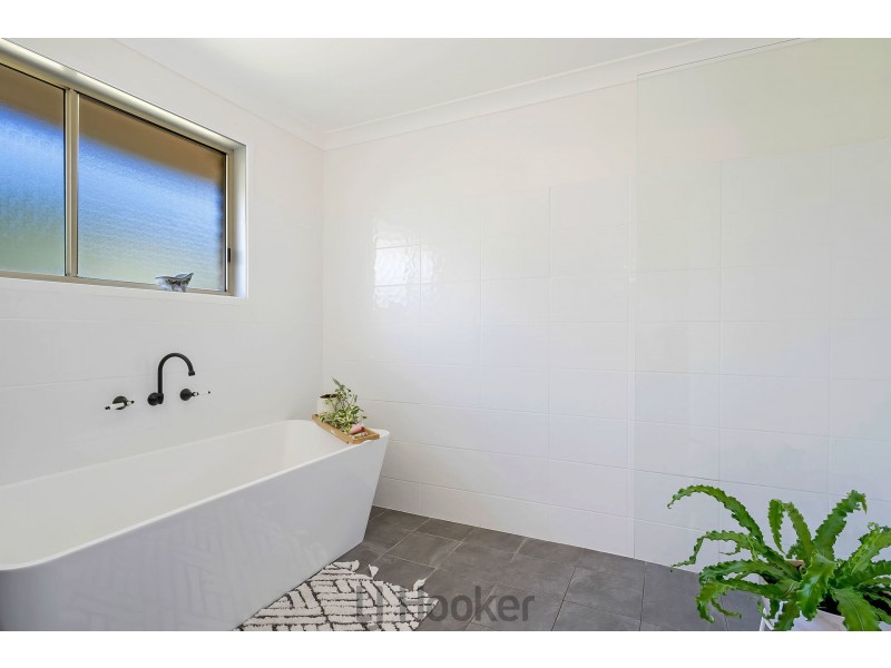 11 Rosebery Avenue, Macquarie Hills NSW 2285