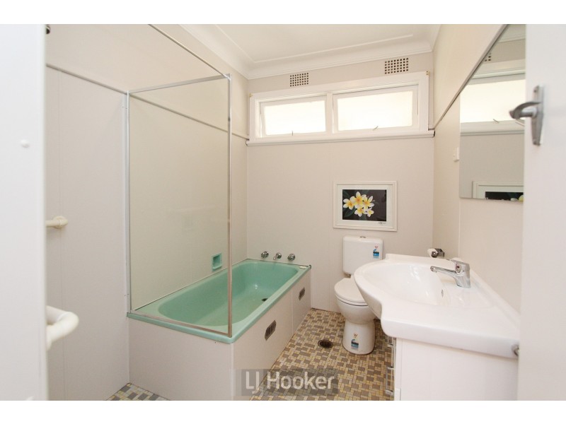 28 Nott Street, Warners Bay NSW 2282