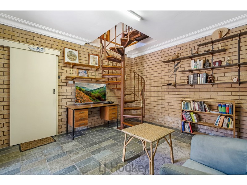 8 Haig Street, Belmont NSW 2280