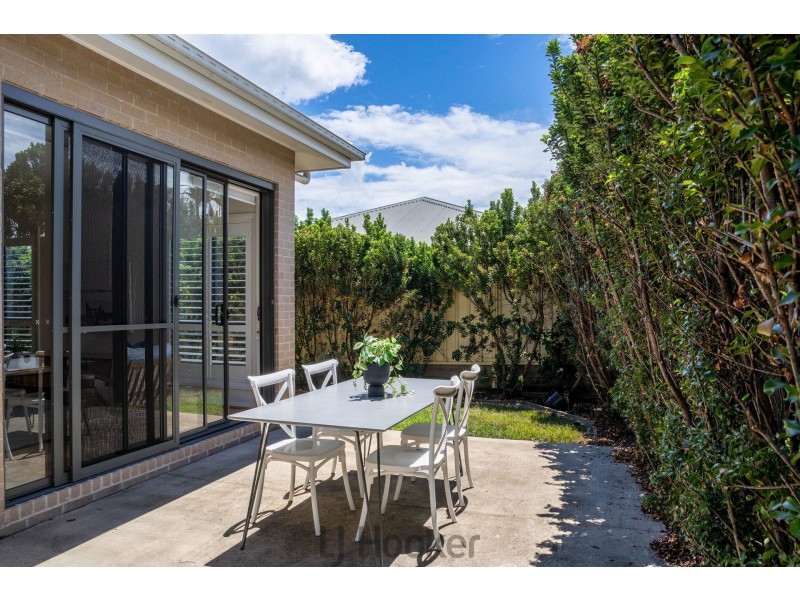 4/10 Queen Street, Warners Bay NSW 2282