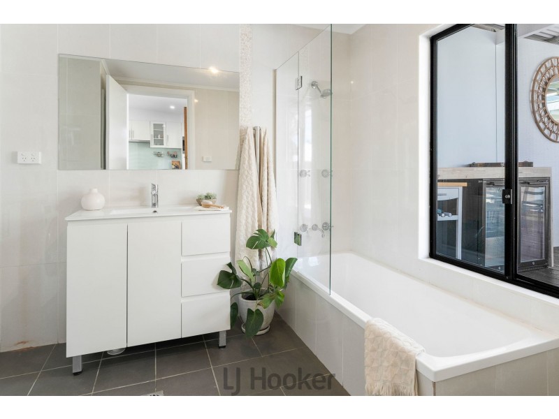 24 Albert Street, Belmont NSW 2280